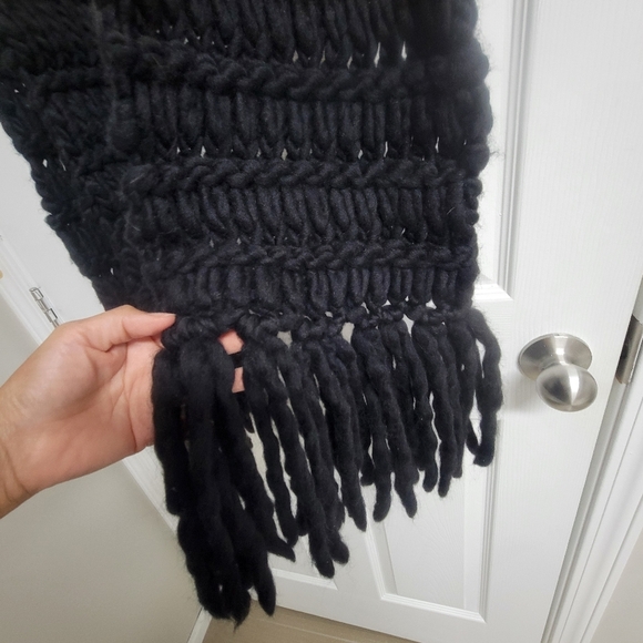Frye NWT Black Textured 100% Wool Sacrf. - Picture 1 of 6
